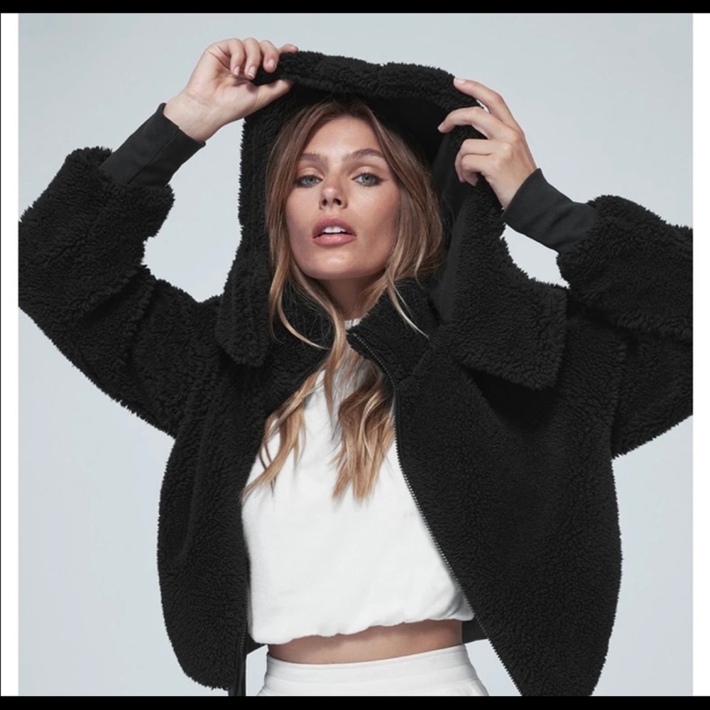 Alo yoga foxy Sherpa jacket black small. Great condition like new. Super warm.